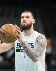 开云登录入口地址-手感一般！马穆凯拉什维利11中4&amp;amp;三分4中0拿到13分&amp;amp;拼到5犯离场