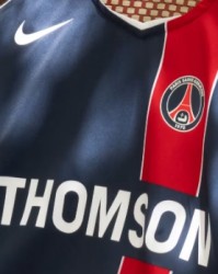 开云登录入口地址-致敬2004-05赛季，巴黎圣日耳曼发布T90经典复刻球衣