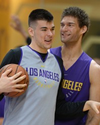 开云登录入口地址-大洛：祖巴茨一直在进步上限依然很高 我和他能形成极佳的互补